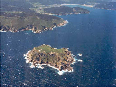 Isla Coelleira con Vicedo al fondo