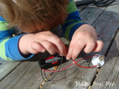 teaching kids about simple circuits
