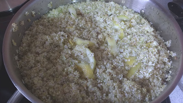 picking elderflowers and making cordial