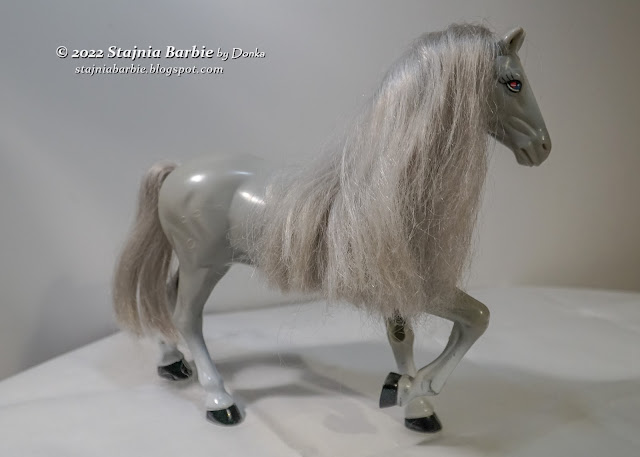 Gloria's doll horse