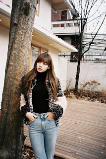 Lisa blackpink Instagram with Lalice