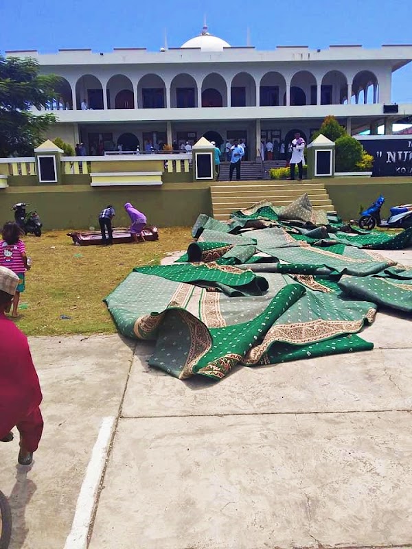 Caleg di Maluku Utara Minta Sajadah Pemberiannya ke Masjid Usai Kalah