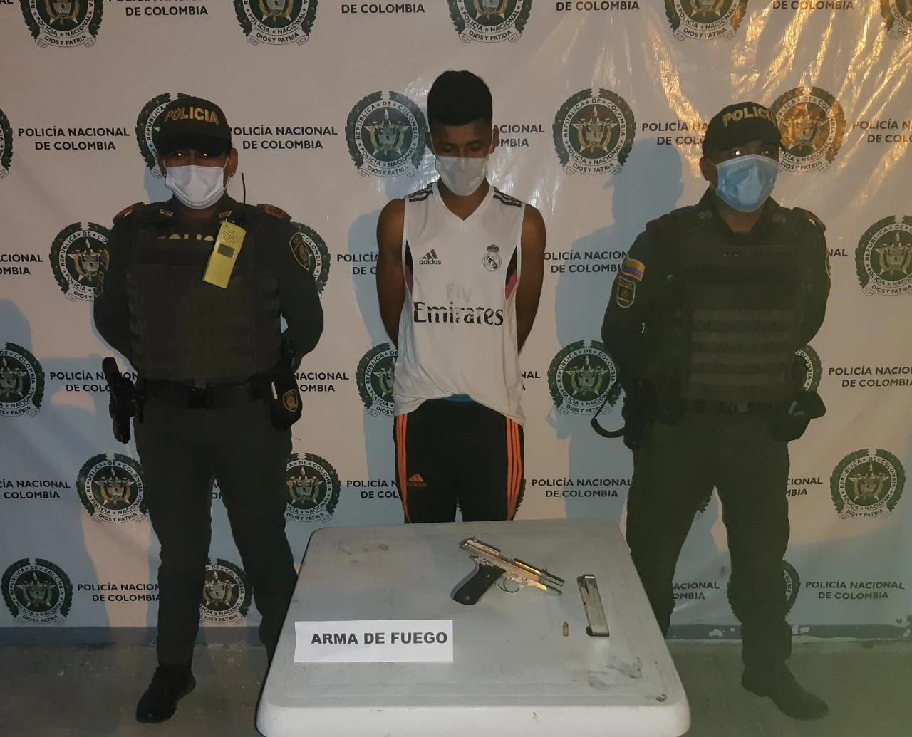 hoyennoticia.com, Capturados dos sospechosos con un arma en Uribia