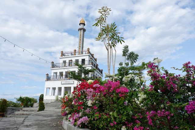 tugu perdamaian palu