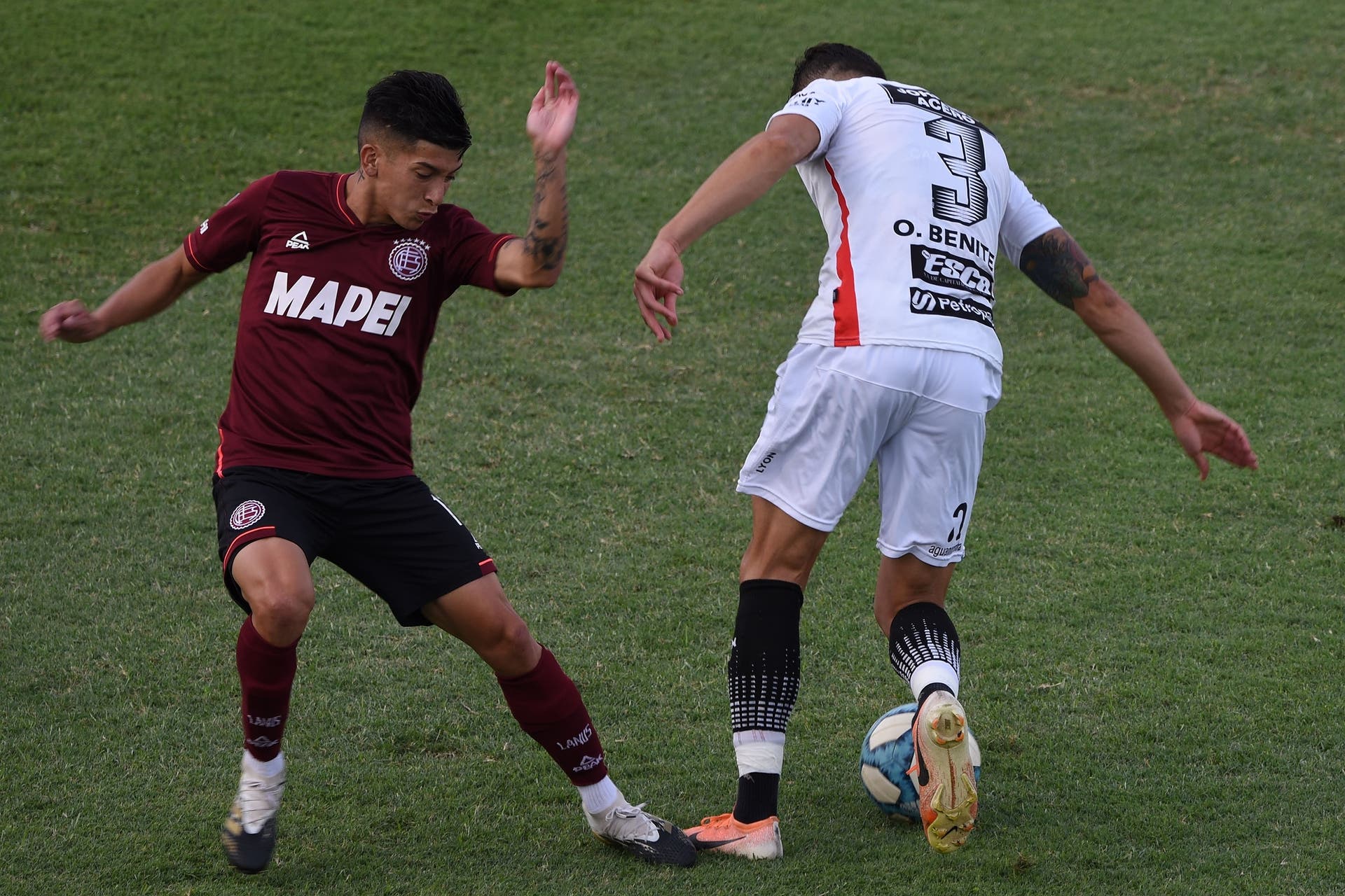 Lanús no pudo celebrar su aniversario y quedó fuera de carrera en Paraná