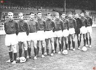 ROYAL STANDARD DE LIÈGE - Lieja, Bélgica - Temporada 1963-64 - Marcel Paeschen, Léon Semmeling, Jef Vliers, Denis Houf, Bernd Patzke, Henri Thellin, Istvan Sztani, Roger Claessen, Jean Nicolay, Louis Pilot, Lucien Spronk - El STANDARD DE LIEJA se clasificó 3º en la Liga e 1ª División de Bélgica en esta temporada