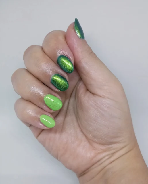 Chameleon Effect + Crystal Flakes NEON GREEN od NC NAILS COMPANY