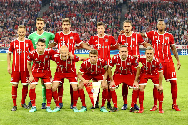 Fußball-Club BAYERN MÜNCHEN - Temporada 2017-18 - Joshua Kimmich, Ulreich, Javi Martínez, Robert Lewandowski, Mats Hummels y Jérôme Boateng; James Rodríguez, Robben, Thomas Müller, Frank Ribéry y Rafinha. Fußball-Club BAYERN MÜNCHEN 1 (Kimmich) REAL MADRID C. F. 2 (Marcelo, Marco Asensio). 25/04/2018. Liga de Campeones de la UEFA, semifinales, partido de ida. Munich, Alemania, Allianz Arena