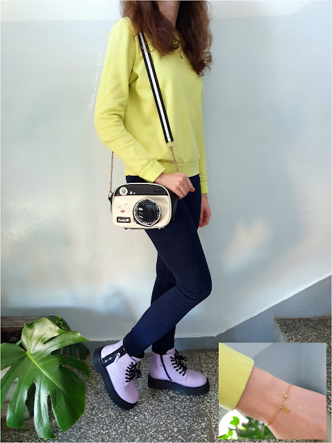 Limonkowa bluza Reserved, granatowe jeansy C&A, jasnofioletowe buty na grubszej podeszwie Cropp, torebka w kształcie aparatu Zaful, złota bransoletka Sinsay
