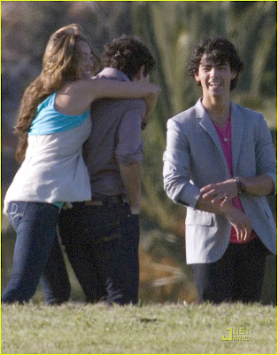 miley cyrus pictures to nick jonas. MissMileyCyrusPandemonium: