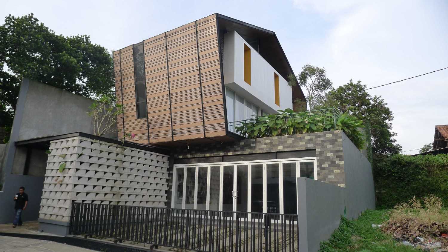 Desain Pagar Sederhana  Rumah Minimalis Namun Mewah  