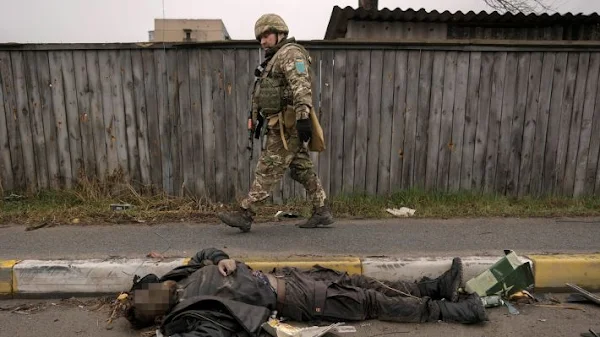 ΝΑΤΟ: «Έγκλημα πολέμου» στην πόλη Μπούτσα - Ρωσία: «Άλλη μια προβοκάτσια»