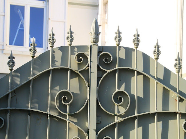 Tips Membuat  Pintu  Gerbang  di Dalam  Rumah  yang Tepat Arafuru