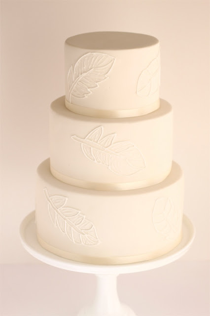 ivory feather wedding cake a simple elegant wedding cake with piped 