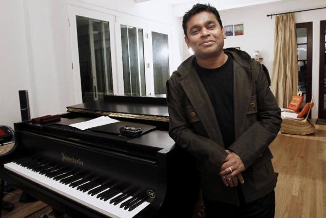 AR-Rahman-posing-with-smile.jpg