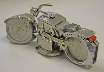 Motorcycles-made-from-old-watches-05.jpg (400×275)