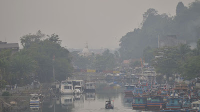 Padang Terimbas Kabut Asap, Titik Api dari Empat Provinsi Tetangga