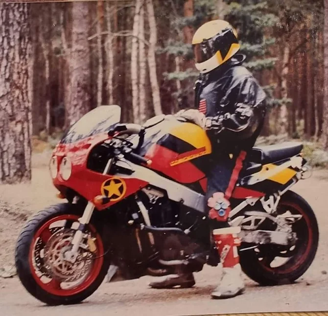 I think this is a shot from the Bloodrunners movie shoot, and that's probably Dave Coates aboard a custom 1989 ZXR750