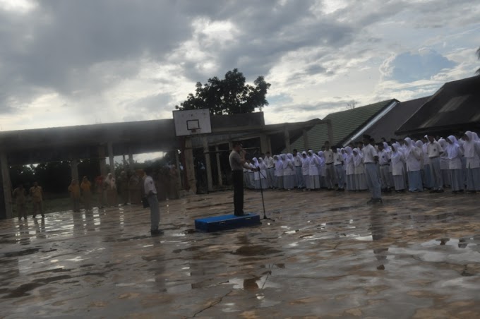  Kasat Bimas Polsek Tala Pembina Upacara Di MAN Pelaihari