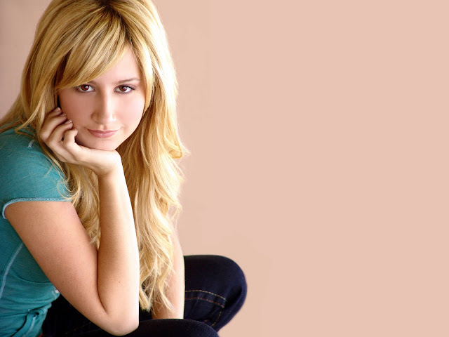 Hot Pictures of Ashley Tisdale