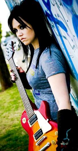 Foto de Jane Carrey posando con su guitarra