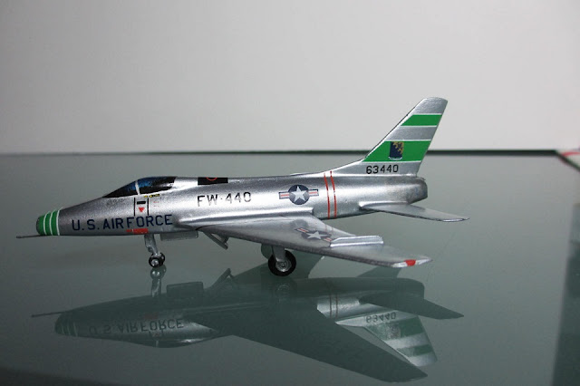 1/144 North American F-100 Super Sabre diecast metal aircraft miniature