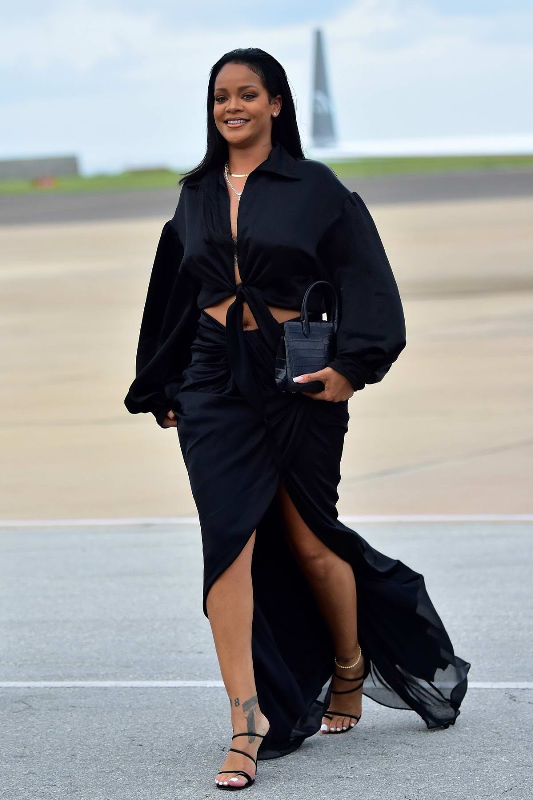 Rihanna - Celebrity Travel Outfit Ideas