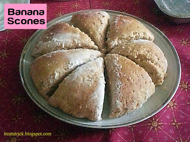 Banana Scones @ treatntrick.blogspot.com