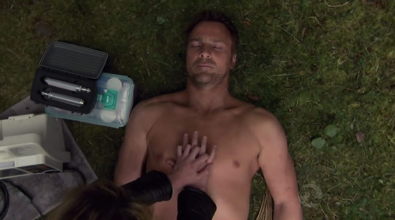 Mike Dopud Shirtless on Stargate Atlantis s5e09