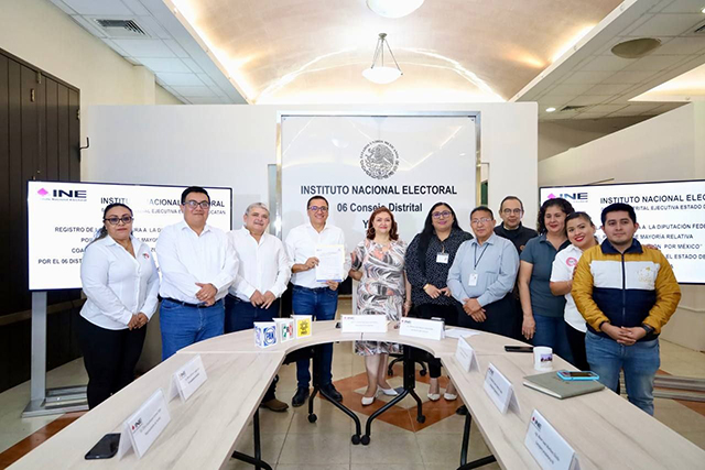 Víctor Hugo Lozano se registra como candidato a la diputación federal del Distrito 06