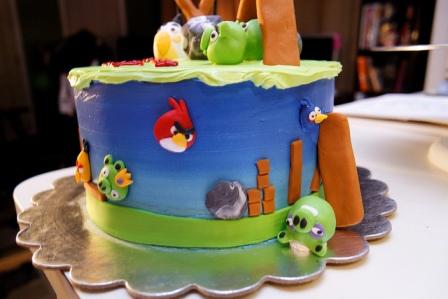 Football Birthday Cakes on Angry Bird Cake Andcup Cakes Birthday Party Ideas