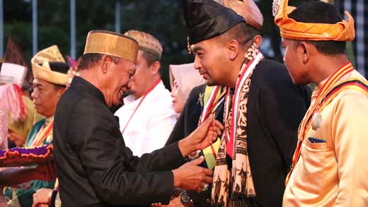 Audy Joinaldy dapat penghargaan adat di Bali