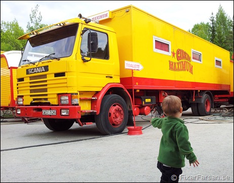 Lastbilar-Cirkus-Maximum-Mycket-att-titta-på-för-ettåringen