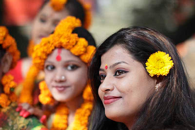 Basanta Utsab: Latest photos of spring Festival in Dhaka on 13 February 2013