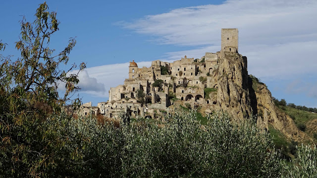 Slow travel in Basilicata: Calanchi and Craco