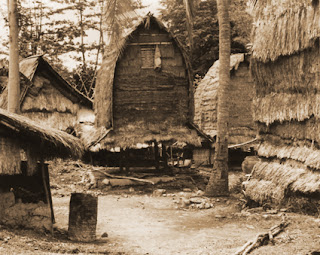 Keunikan-Rumah-Adat-Bale-Tani-Suku-Sasak-di-Desa-Sade-Lombok-Nusa-Tenggara-Barat