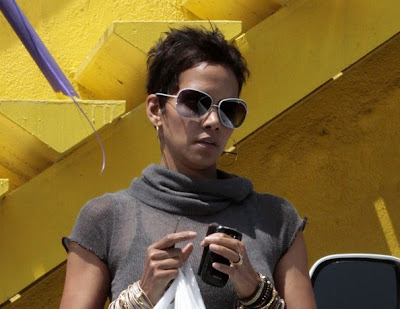 halle berry 2011 hairstyle. Halle Berry Hairstyles 2011