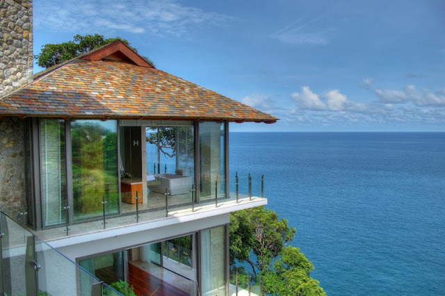 Modern home overlooking the ocean 