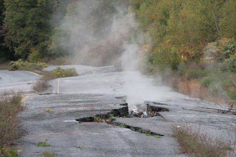 entralia a major mining town of Pensylvannia, in 1962 when some workers were preparing to clean the landfills. The fire penetrated the galleries of the mine, causing an unstoppable fire in the ground, which today is still active.