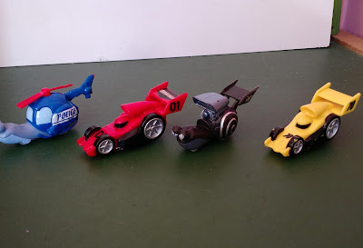 Miniatura de plástico com rodas de metal de personagens do desenho Turbo da Dreamworks : azul policia, corredor vermelho 01 e amarelo 70  e (Vendido preto) : mede entre 7 e 7,5cm de comprimento R$ 15,00 cada