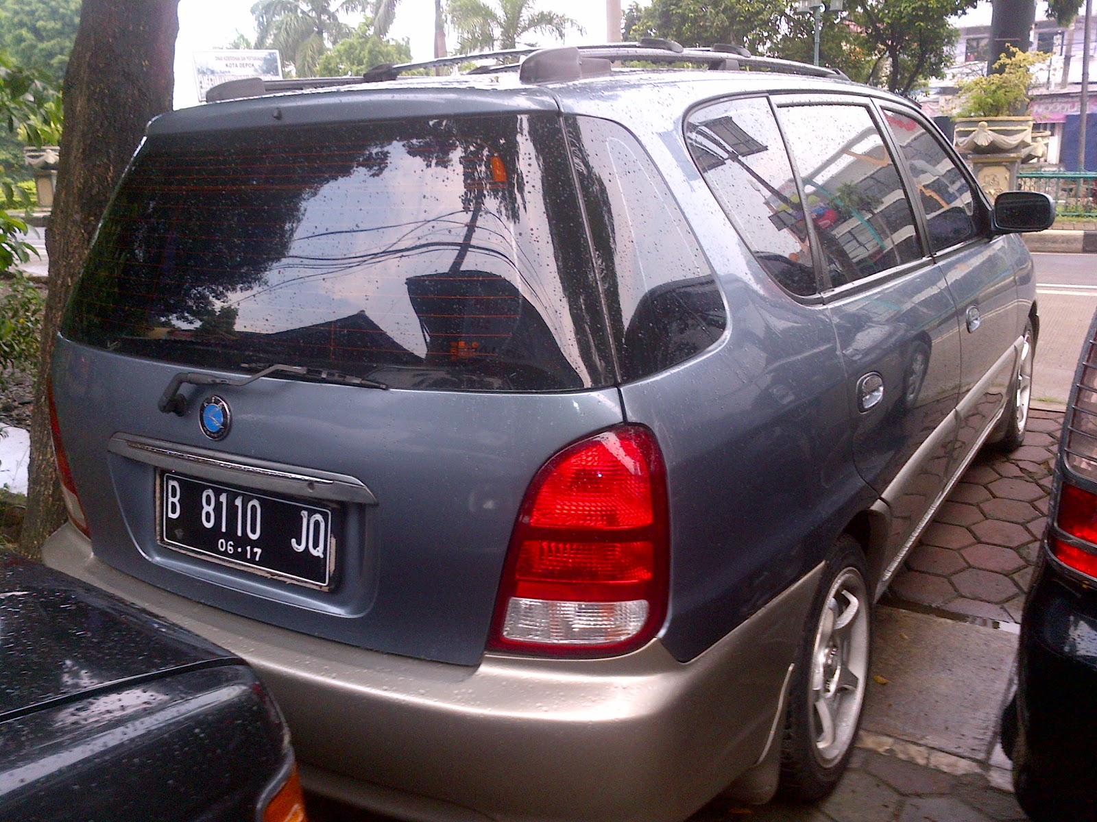 PRIMA MOBILINDO Kia Carens Tahun 2002 Automatic Warna 