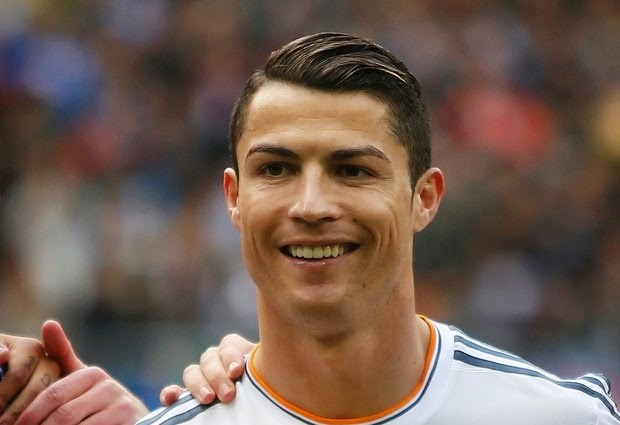 Cristiano Ronaldo Terima Anugerah Pichichi dan Piala Di Stefano
