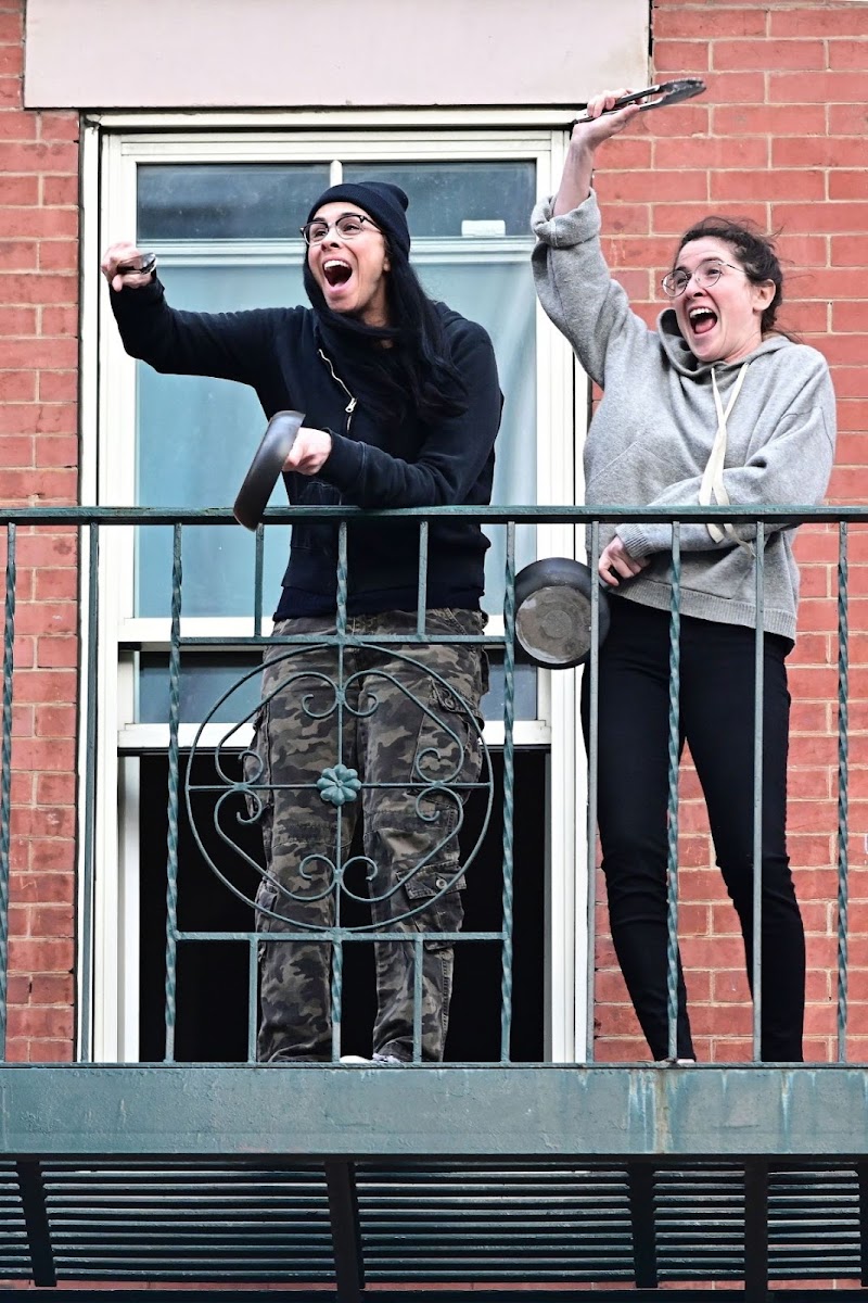 Sarah Silverman Clicks at Her Balcony in New York 27 Apr-2020