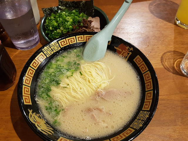 osaka dontonburi ichiran cha shu ramen