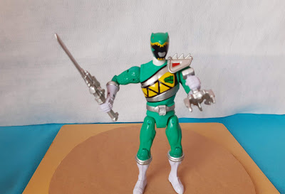 Boneco/  Figura de ação  articulada em 6  pontos de Power Ranger Verde com dois acessórios e que gira acima d cintura ao pressionar o botão nas costas - 16cm de altura SCG P.R  R$ 30,00