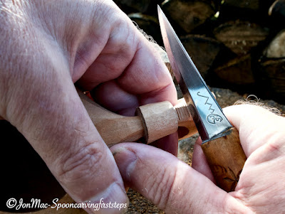 Carving the grip into a kuksa handle