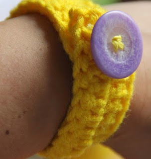 http://translate.googleusercontent.com/translate_c?depth=1&hl=es&rurl=translate.google.es&sl=nl&tl=es&u=http://homemadeatmyplace.blogspot.com.es/2012/11/make-it-crochet-bracelet-with-simple.html&usg=ALkJrhh0VocpS3hZsqzlChqTFum9f44o9A#links%29