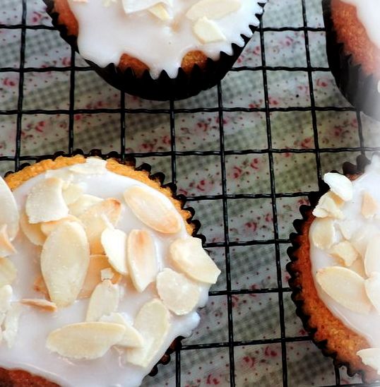 Lemon Amaretto Cupcakes