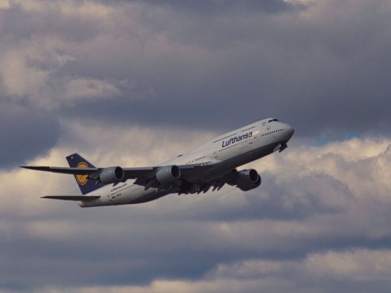 TÄGLICH EIN BILD — 2023-02-27 — 58. TAG — BILD #423 — Planespotting am Flughafen Frankfurt #2 — Auf Flugzeugjagd mit der Pentax Q-S1 und einem 100mm MAcro = 460 mm am KB