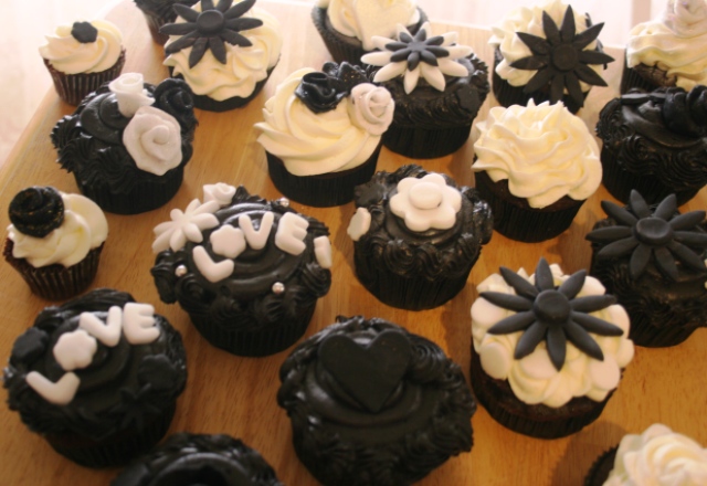 Black White Wedding Cupcakes